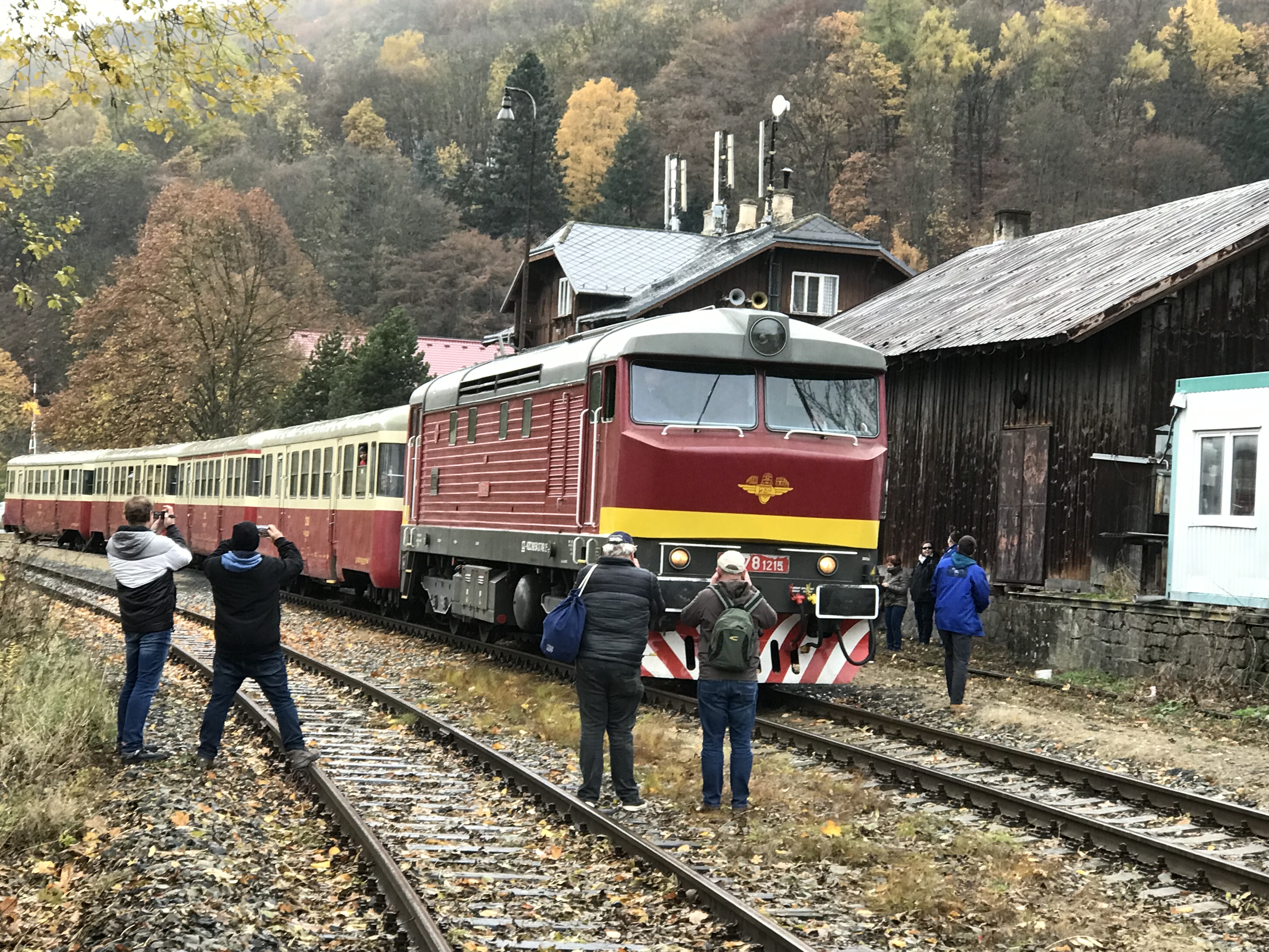 Ústecký kraj zahájil zimní turistickou sezonu v Krušných horách na nádraží v Telnici příjezdem legendární lokomotivy „Bardotka“
